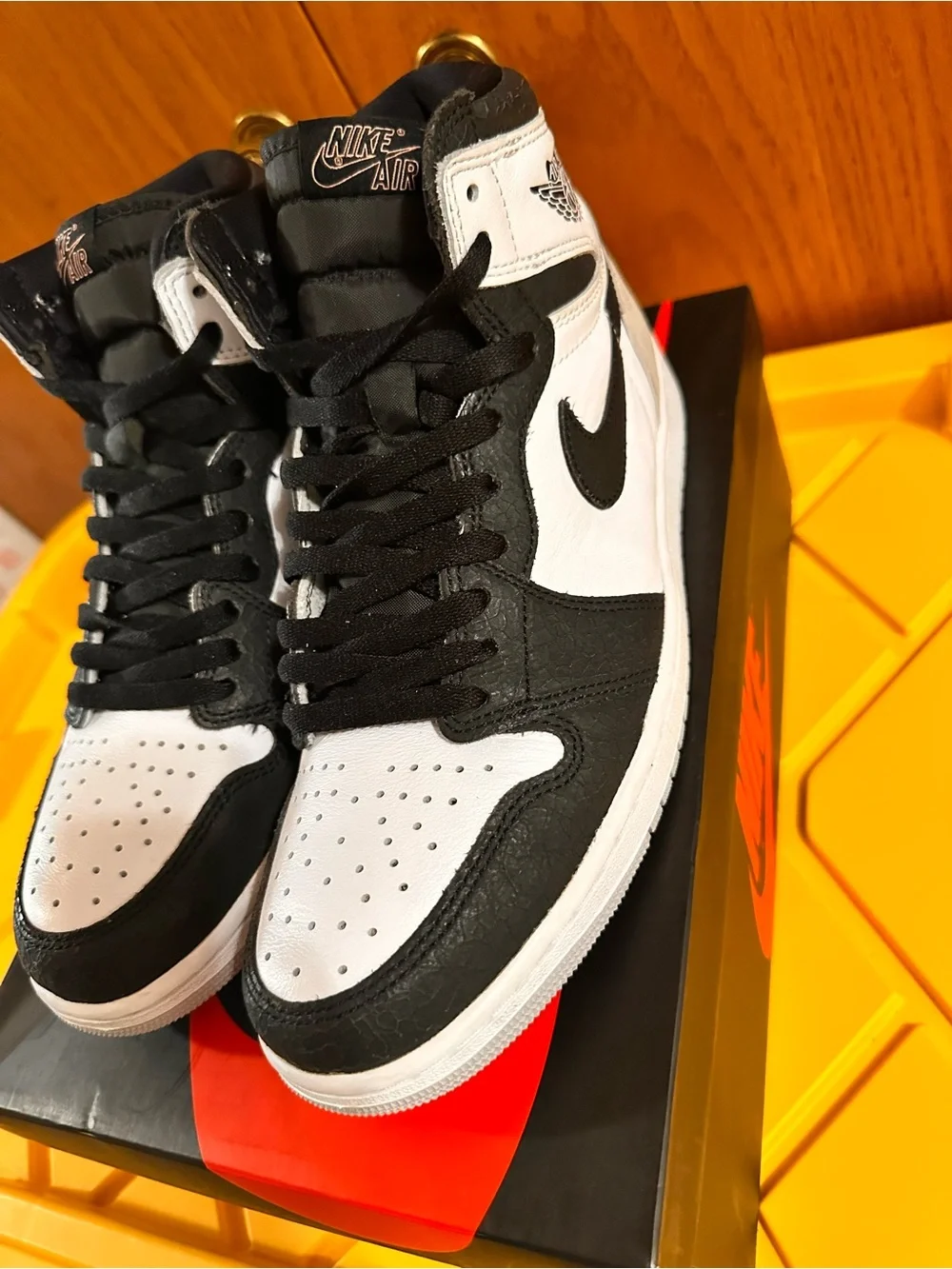 Nike Air Jordan 1 Retro High OG Shoes Mens Size 10 White Black Grey 555088-108
